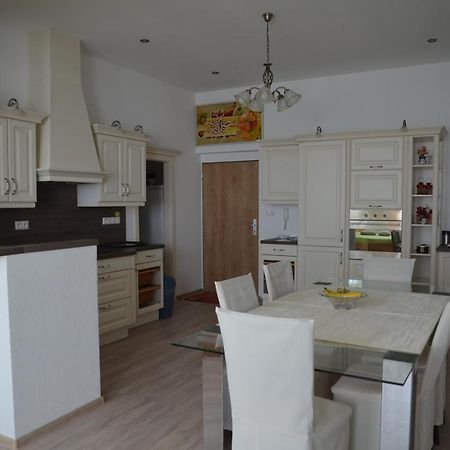 Apartman Ostry Vrsok V Starom Smokovci Appartement Vysoké Tatry Buitenkant foto